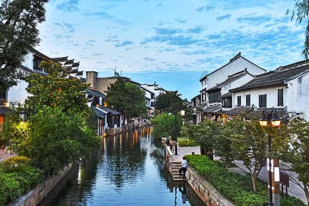 逃出平静乡村